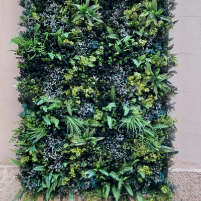 Mediterraner vertikaler Garten